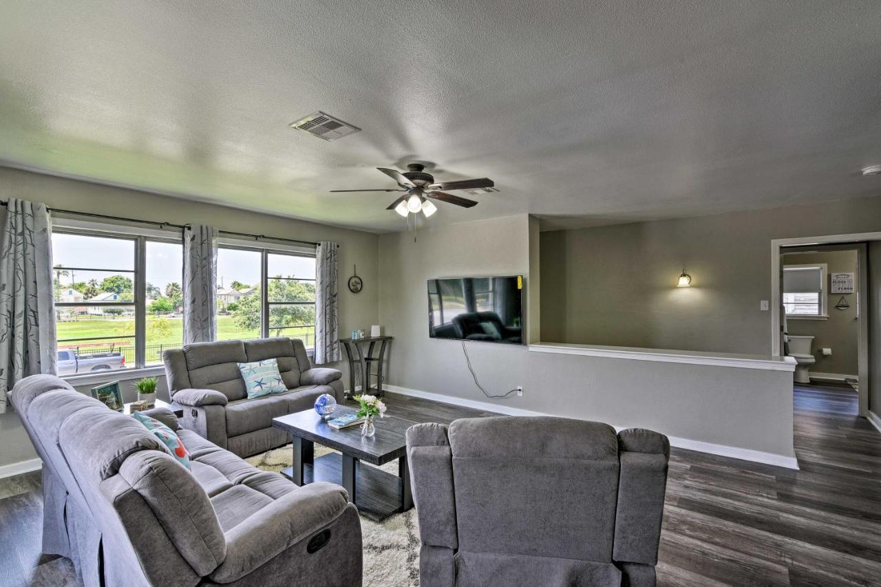 Spacious And Modern Family Duplex In Galveston! Exterior photo